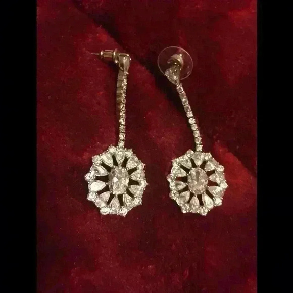 Earrings - Picture 1 of 1